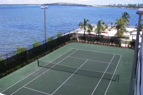 Condo in Miami, Florida, 2 bedrooms  № 1994725 - photo 21