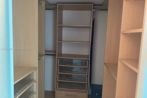 Condo in Miami, Florida, 2 bedrooms  № 1994725 - photo 8