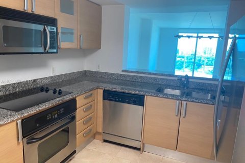 Condo in Miami, Florida, 2 bedrooms  № 1994725 - photo 16