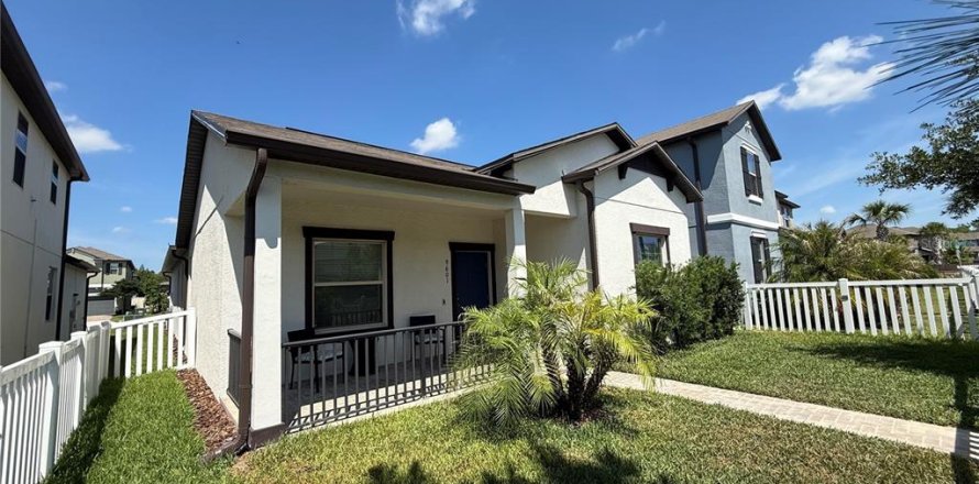 House in Land O' Lakes, Florida 3 bedrooms, 152.08 sq.m. № 2101488