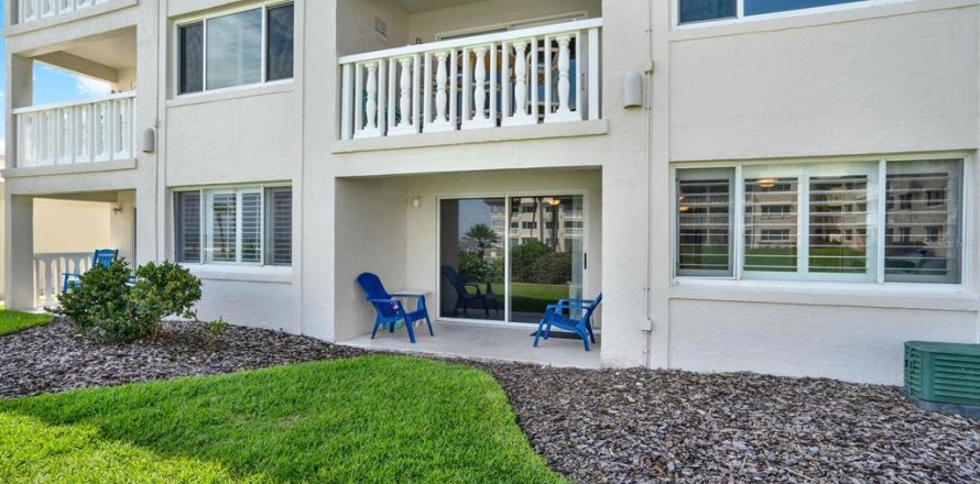 Condo in New Smyrna Beach, Florida, 1 bedroom № 1564571