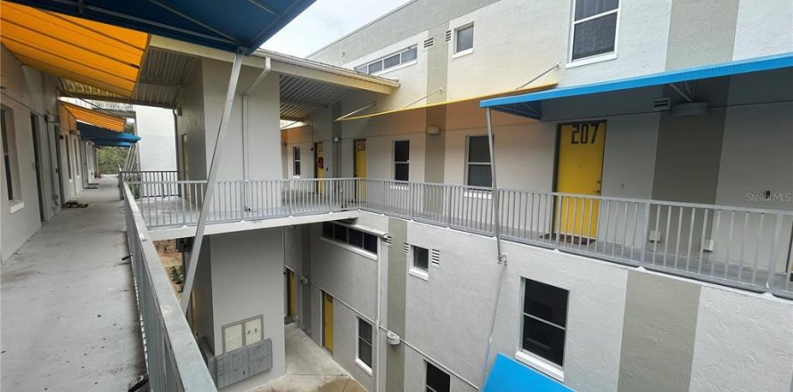 Condo à Gainesville, Floride, 3 chambres  № 2408649