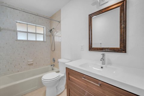 Condo in Coral Springs, Florida, 2 bedrooms № 2191000 - photo 20