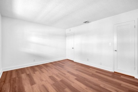 Condo in Coral Springs, Florida, 2 bedrooms № 2191000 - photo 17