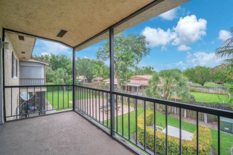 Condo in Coral Springs, Florida, 2 bedrooms № 2191000 - photo 21