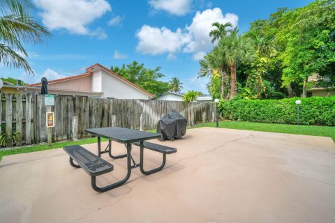 Condo in Coral Springs, Florida, 2 bedrooms № 2191000 - photo 28