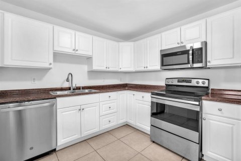 Condo in Coral Springs, Florida, 2 bedrooms № 2191000 - photo 5