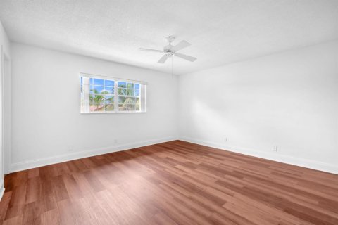 Condo in Coral Springs, Florida, 2 bedrooms № 2191000 - photo 14