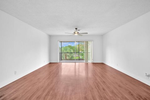 Condo in Coral Springs, Florida, 2 bedrooms № 2191000 - photo 11