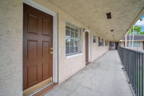 Condo in Coral Springs, Florida, 2 bedrooms № 2191000 - photo 23