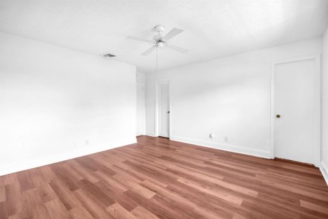 Condo in Coral Springs, Florida, 2 bedrooms № 2191000 - photo 15