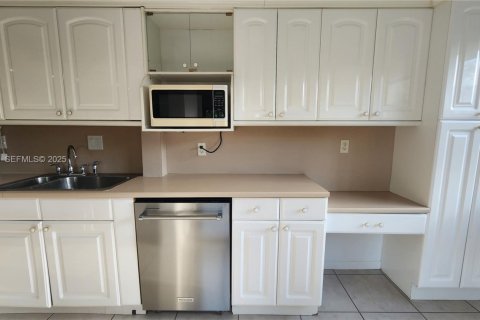 Condominio en venta en Hollywood, Florida, 3 dormitorios, 201.41 m2 № 2034755 - foto 9