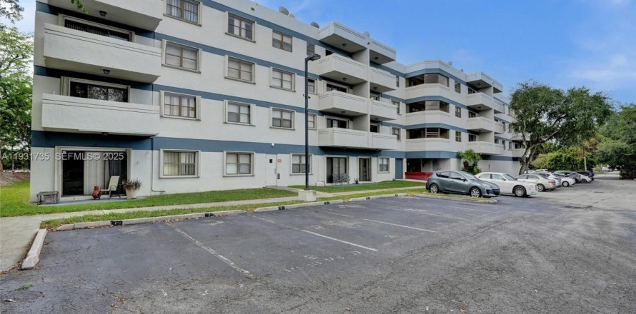 Condominio en Hollywood, Florida, 3 dormitorios № 2034755