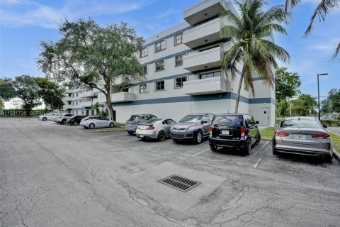 Condominio en venta en Hollywood, Florida, 3 dormitorios, 201.41 m2 № 2034755 - foto 3