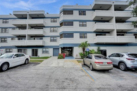 Condominio en venta en Hollywood, Florida, 3 dormitorios, 201.41 m2 № 2034755 - foto 2