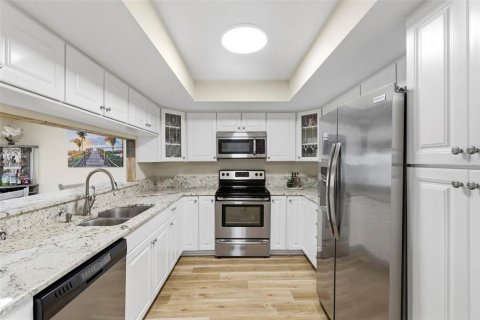 House in Holiday, Florida 4 bedrooms, 170.66 sq.m. № 2115903 - photo 27