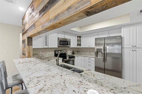 House in Holiday, Florida 4 bedrooms, 170.66 sq.m. № 2115903 - photo 26