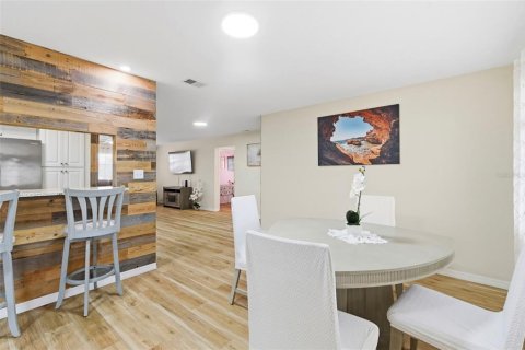 House in Holiday, Florida 4 bedrooms, 170.66 sq.m. № 2115903 - photo 21