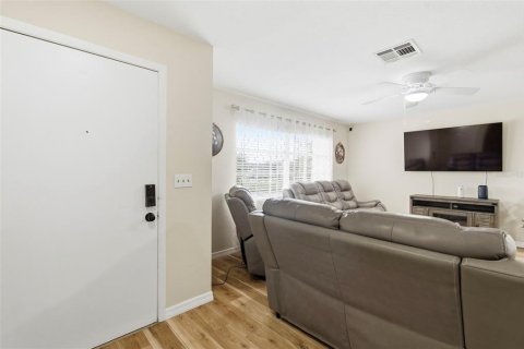 House in Holiday, Florida 4 bedrooms, 170.66 sq.m. № 2115903 - photo 13