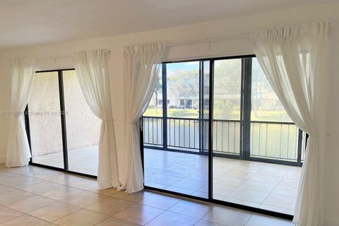 Copropriété à louer à Plantation, Floride: 3 chambres, 170.01 m2 № 1693488 - photo 9