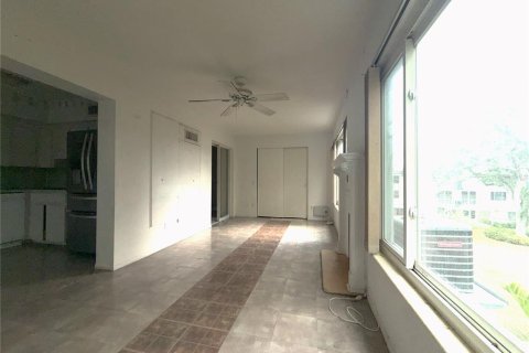 Condo in Clearwater, Florida, 2 bedrooms № 2097434 - photo 3