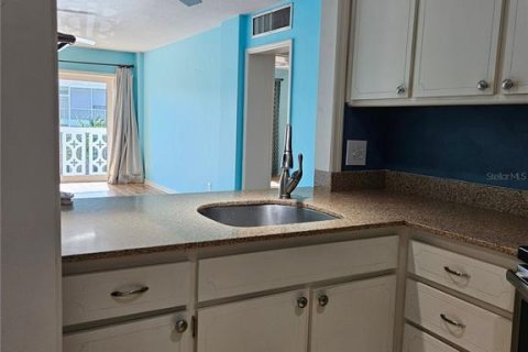 Copropriété à louer à Saint Petersburg, Floride: 1 chambre, 73.39 m2 № 1724158 - photo 11