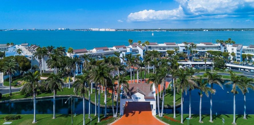 Condominio en Saint Petersburg, Florida, 2 dormitorios № 1716603