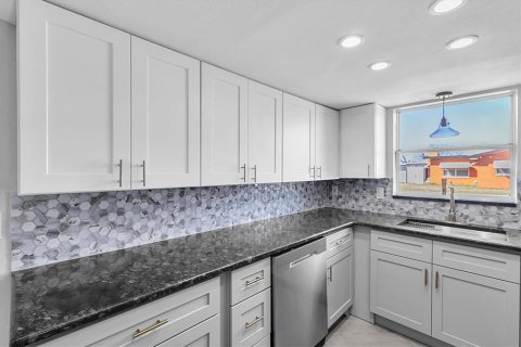 Casa en venta en Port Richey, Florida, 3 dormitorios, 141.12 m2 № 1553344 - foto 10