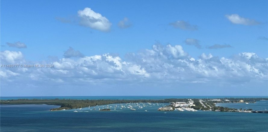 Condominio en Miami, Florida, 1 dormitorio  № 1754361