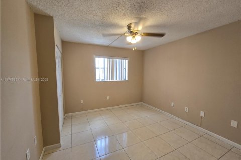 Copropriété à louer à Miami, Floride: 2 chambres, 80.82 m2 № 1925845 - photo 10