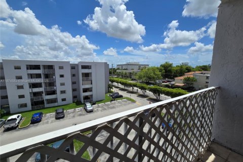 Copropriété à louer à Miami, Floride: 2 chambres, 80.82 m2 № 1925845 - photo 14