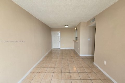 Copropriété à louer à Miami, Floride: 2 chambres, 80.82 m2 № 1925845 - photo 2