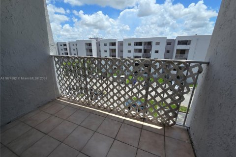 Copropriété à louer à Miami, Floride: 2 chambres, 80.82 m2 № 1925845 - photo 13