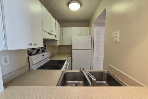 Copropriété à louer à Miami, Floride: 2 chambres, 80.82 m2 № 1925845 - photo 4