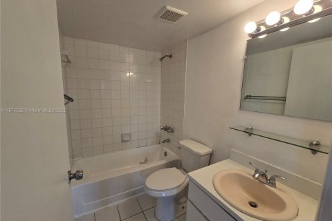 Copropriété à louer à Miami, Floride: 2 chambres, 80.82 m2 № 1925845 - photo 12