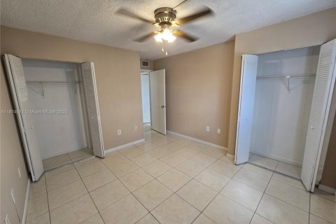 Copropriété à louer à Miami, Floride: 2 chambres, 80.82 m2 № 1925845 - photo 11
