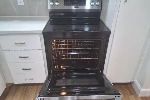 Снять в аренду кондоминиум в Пемброк-Пайнс, Флорида 1 спальня, 85.47м2, № 2034717 - фото 8