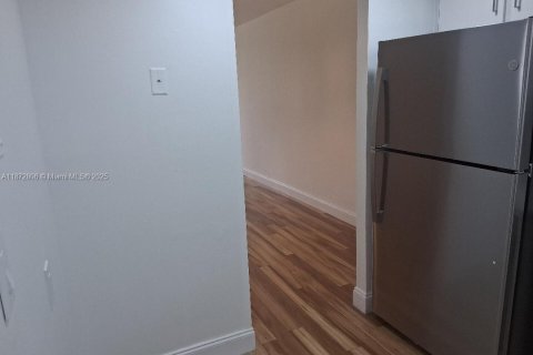 Снять в аренду кондоминиум в Пемброк-Пайнс, Флорида 1 спальня, 85.47м2, № 2034717 - фото 5