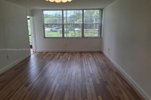 Снять в аренду кондоминиум в Пемброк-Пайнс, Флорида 1 спальня, 85.47м2, № 2034717 - фото 10