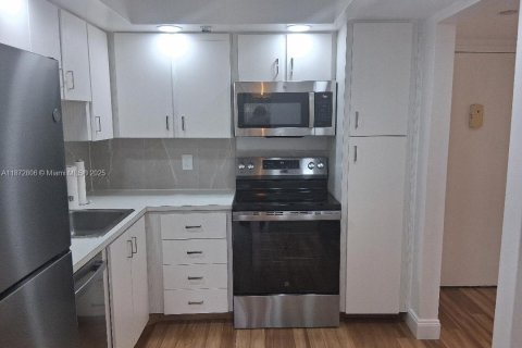 Снять в аренду кондоминиум в Пемброк-Пайнс, Флорида 1 спальня, 85.47м2, № 2034717 - фото 6