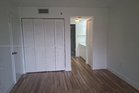 Снять в аренду кондоминиум в Пемброк-Пайнс, Флорида 1 спальня, 85.47м2, № 2034717 - фото 13