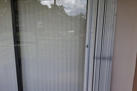 Снять в аренду кондоминиум в Пемброк-Пайнс, Флорида 1 спальня, 85.47м2, № 2034717 - фото 18