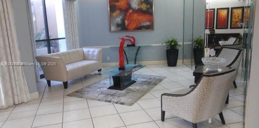 Кондоминиум с 1 спальней в Пемброк-Пайнс, Флорида № 2034717