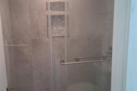 Снять в аренду кондоминиум в Пемброк-Пайнс, Флорида 1 спальня, 85.47м2, № 2034717 - фото 15