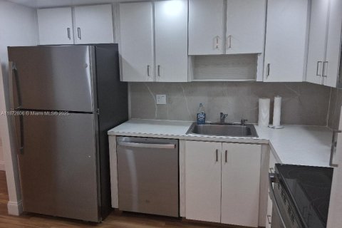 Снять в аренду кондоминиум в Пемброк-Пайнс, Флорида 1 спальня, 85.47м2, № 2034717 - фото 7