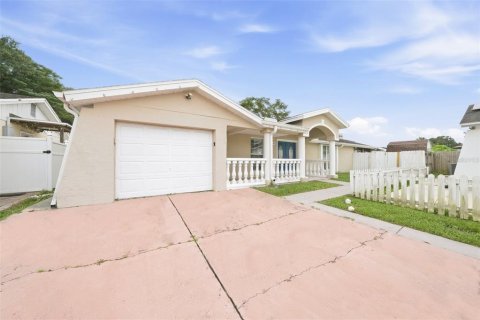 Villa ou maison à vendre à Tampa, Floride: 3 chambres, 153.85 m2 № 2418652 - photo 19