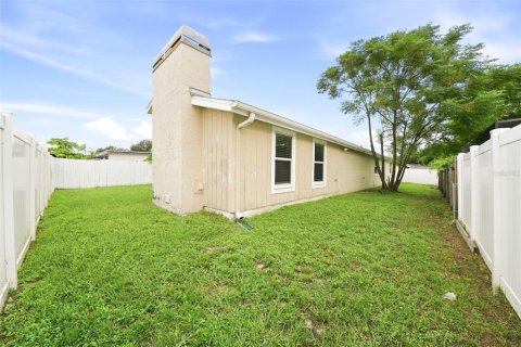 Villa ou maison à vendre à Tampa, Floride: 3 chambres, 153.85 m2 № 2418652 - photo 17