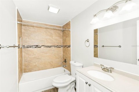 Villa ou maison à vendre à Tampa, Floride: 3 chambres, 153.85 m2 № 2418652 - photo 11