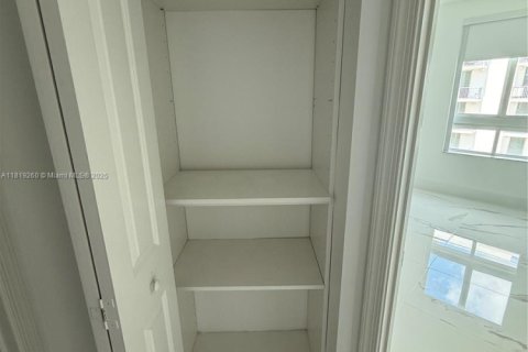 Купить кондоминиум в Майами, Флорида 2 спальни, 107.3м2, № 1784222 - фото 13