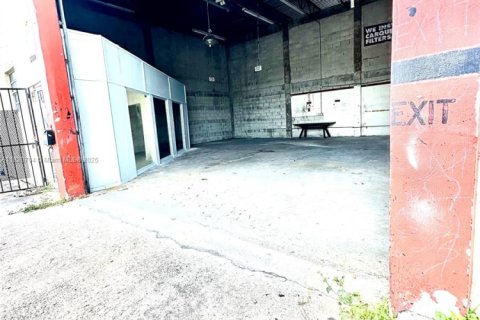 Commercial property in West Park, Florida № 1782132 - photo 4